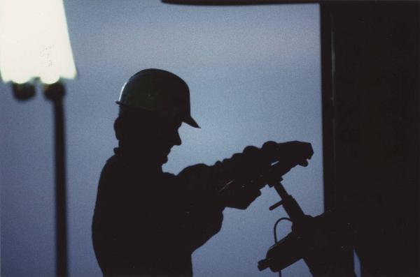 Ragusa - Canale di Sicilia - Campo Vega - Piattaforma petrolifera fissa off-shore Vega-A - Operaio - Notte