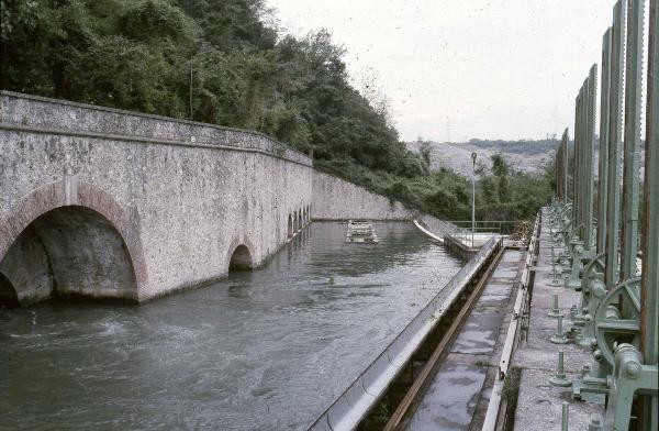 Cornate d'Adda - Centrale idroelettrica Bertini - Vasca di carico - Sfioratori - Regolatori paratoie