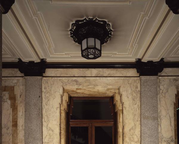 Milano - Foro Buonaparte - Palazzo Edison - Stucchi - Lampadario - Interno