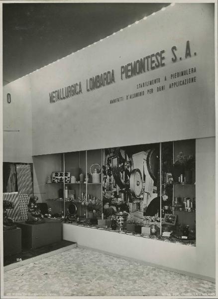 Milano - Fiera campionaria del 1939 - Padiglione Montecatini - Scorcio Sala Alluminio