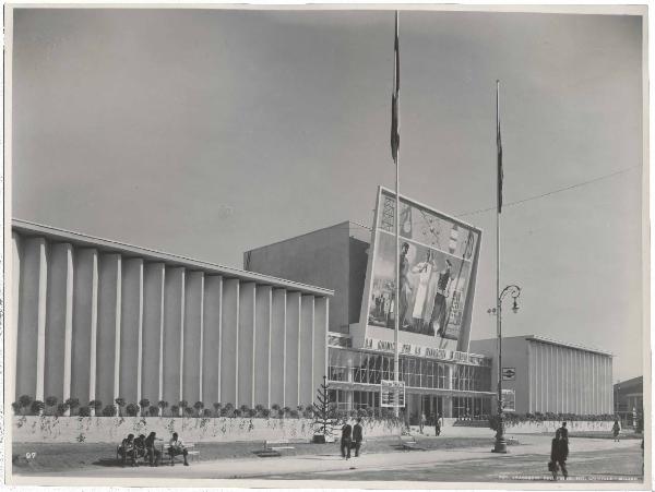 Milano - Fiera campionaria del 1947 - Padiglione Montecatini - Veduta - Pannello decorativo