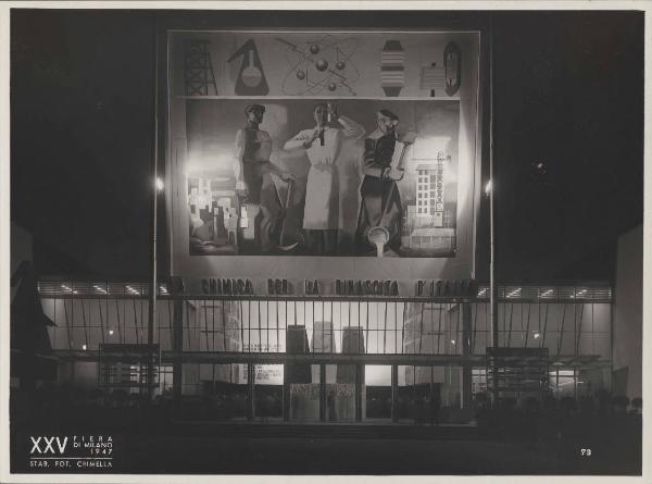 Milano - Fiera campionaria del 1947 - Padiglione Montecatini - Veduta notturna dell'ingresso - Pannello decorativo
