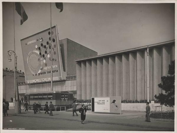 Milano - Fiera campionaria del 1955 - Padiglione Montecatini - Pannello decorativo - Centro mobile di propaganda agraria