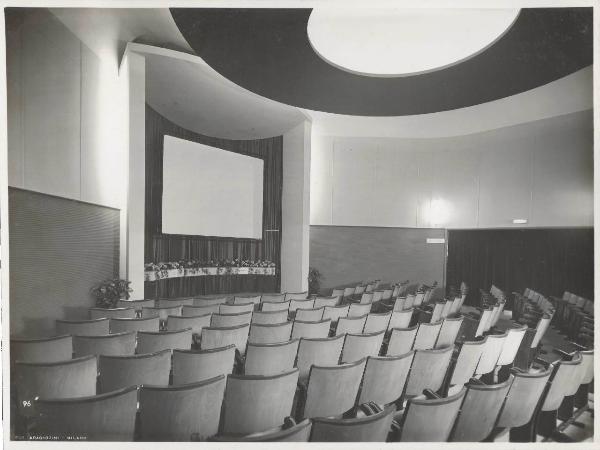 Milano - Fiera campionaria del 1955 - Padiglione Montecatini - Sala cinema