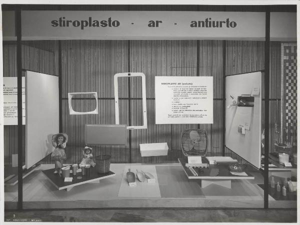 Milano - Fiera campionaria del 1955 - Padiglione Montecatini - Sala materie plastiche - Stand Stiroplasto