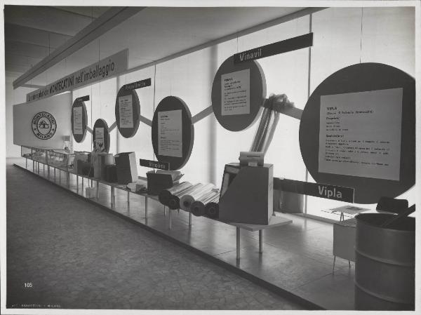 Milano - Fiera campionaria del 1955 - Stand Materie plastiche Montecatini per l'imballaggio - Fertene - Resine ureiche - Vinavil - Vipla