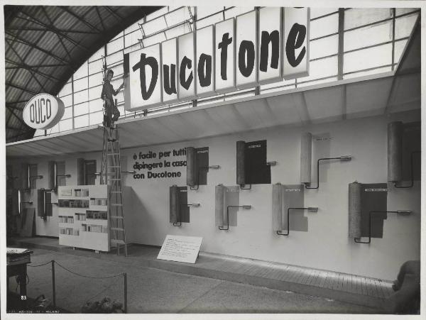 Milano - Fiera campionaria del 1955 - Stand Duco - Esposizione vernici Ducotone