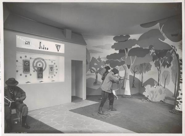 Milano - Fiera campionaria del 1955 - Stand polveri da caccia e tiro Montecatini