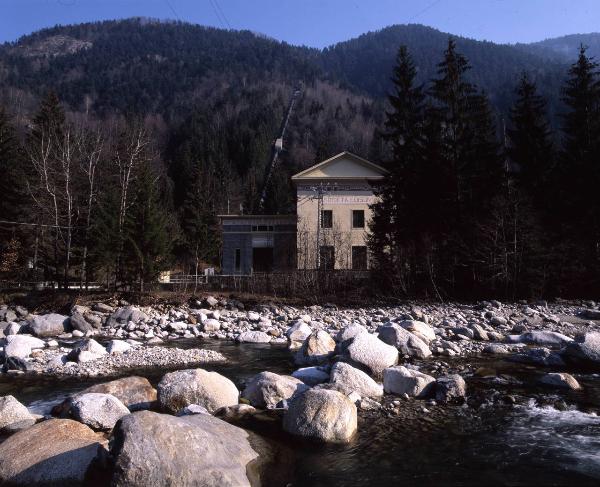 Bannio Anzino - Centrale idroelettrica di Battiggio - Veduta edificio
