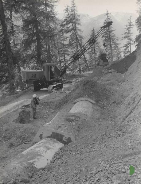 Bolzano - Curon Venosta - Centrale idroelettrica - Cantiere - Tubi Bonna - Operaio