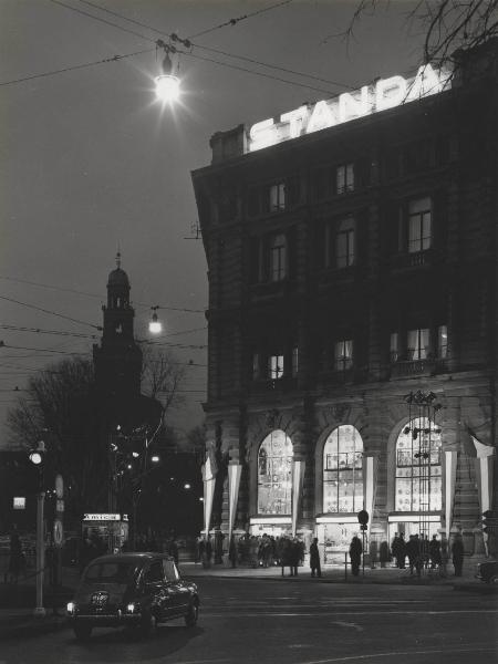 Milano - Largo Cairoli - Standa - Grande Magazzino - Veduta - Notturno