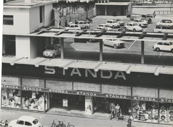 Torino - Piazza Giulio Cesare - Standa - Grande magazzino - Parcheggio