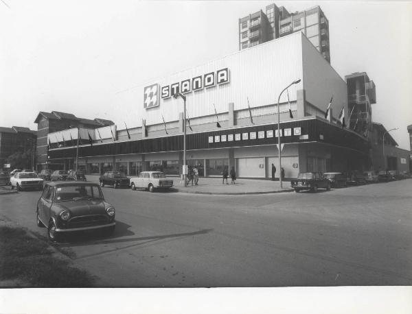 Milano - Via dei Missaglia - Standa - Grande magazzino - Veduta