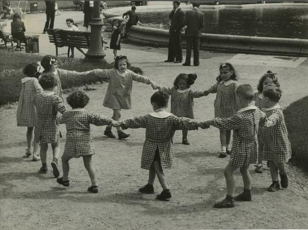 Milano - Giardini pubblici - Asilo nido della sede Montecatini - Girotondo