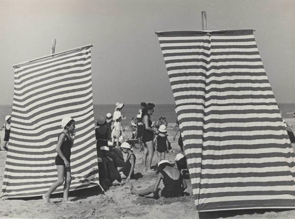 Lido di Camaiore - Casa al mare della Montecatini - Colonia marina - Spiaggia - Bambini - Tende parasole