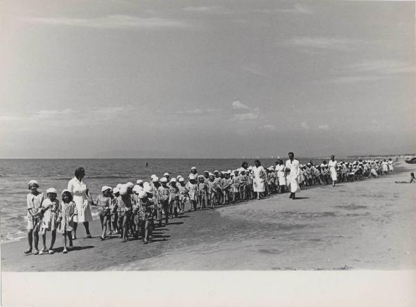 Lido di Camaiore - Casa al mare della Montecatini - Colonia marina - Spiaggia - Bambini