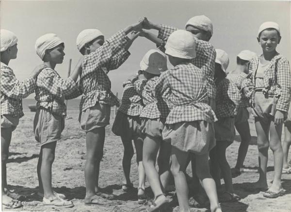 Lido di Camaiore - Casa al mare della Montecatini - Colonia marina - Spiaggia - Bambini - Giochi