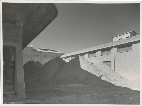 Catania - Stazione Bicocca - Prodotti chimici per l'agricoltura - Stabilimento perfosfato - Deposito sterri di zolfo