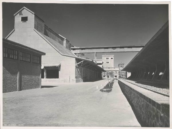 Catania - Stazione Bicocca - Prodotti chimici per l'agricoltura - Stabilimento perfosfato - Magazzino perfosfato