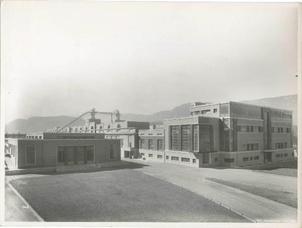 Bolzano - Industria nazionale alluminio (INA) - Piazzale nord - Sottostazione - Fonderia - Sale forni - Veduta