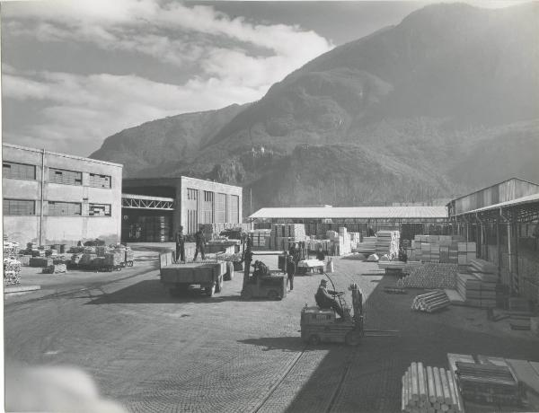 Bolzano - Industria nazionale alluminio (INA) - Piazzale sud - Tettoie deposito metallo