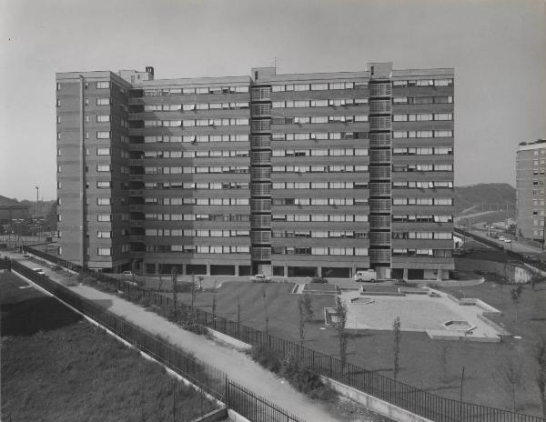 Milano - Via Cimabue - Edificio - Abitazioni per dipendenti