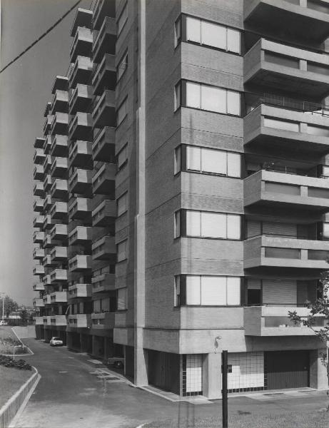 Milano - Via Cimabue - Edificio - Abitazioni per dipendenti