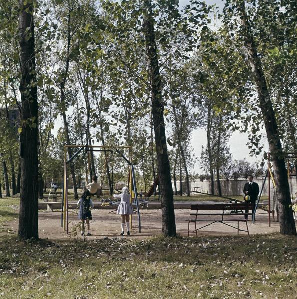 Milano - Affori - Dopolavoro - Centro sportivo e ricreativo - Settore RESO (Servizio Relazioni Sociali) - Parco giochi