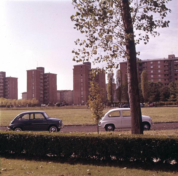 Milano - Affori - Piano Ina Casa - Alloggi per lavoratori - Automobili