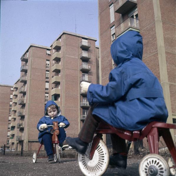 Milano - Affori - Piano Ina Casa - Alloggi per dipendenti - Bambini