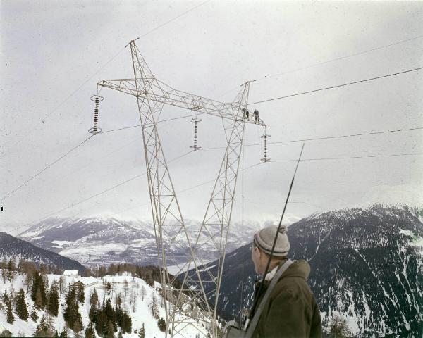 Passo dello Stelvio - Linea elettrica aerea 220 kV - Palo a traliccio - Sostituzione isolatori