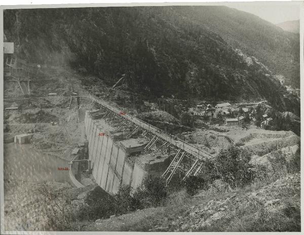 Scais - Acciaierie e Ferriere Lombarde Falck - Diga a gravità alleggerita - Cantiere di costruzione - Veduta da monte