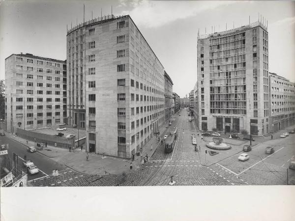 Milano - Largo Donegani - Palazzi Montecatini - Panoramica