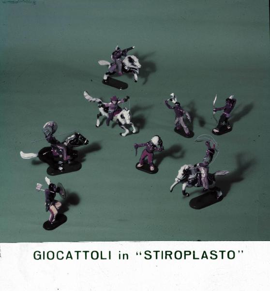 Materie plastiche - Resine polistiroliche - Giocattoli in Stiroplasto - Modellini cowboy e indiani