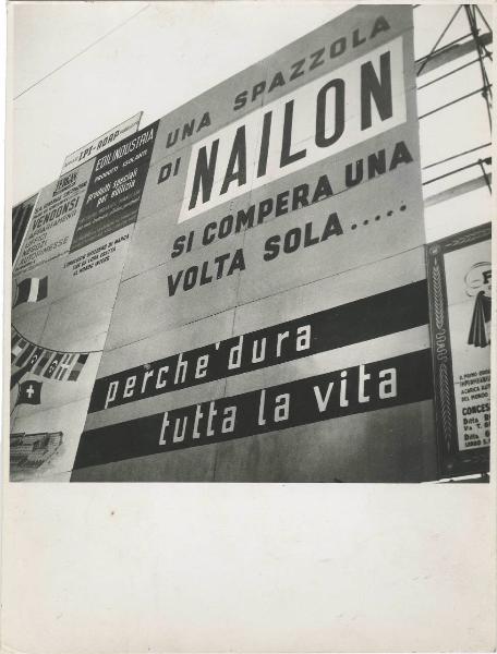 Milano - Via Domodossola - Fiera di Milano - Pubblicità spazzola di Nailon - Cartellone