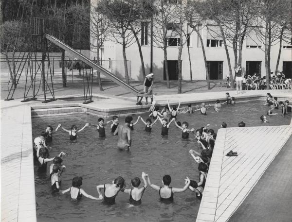 Marina di Massa - Colonia Ettore Motta - Bambini - Piscina - Giochi