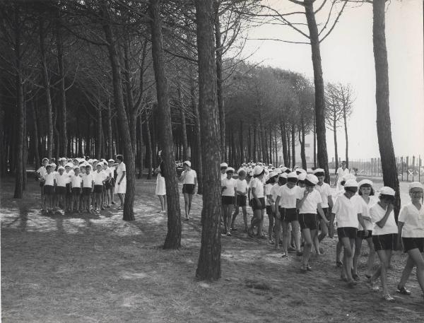 Marina di Massa - Colonia Ettore Motta - Bambini - Pineta