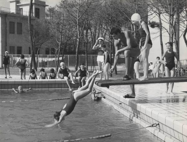 Marina di Massa - Colonia Ettore Motta - Bambini - Piscina - Tuffo