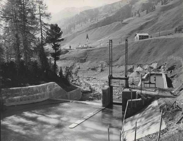 Curon Venosta - Impianto idroelettrico - Opere di presa - Vista da monte