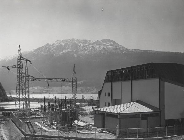 Curon Venosta - Impianto idroelettrico - Fabbricato centrale - Stazione di trasformazione all'aperto