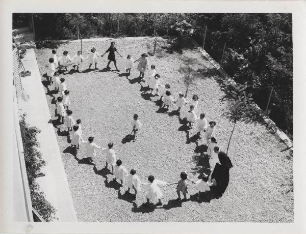 Ravi - Gavorrano - Scuola elementare - Bambini - Giochi in giardino