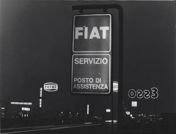 Limena - Materie plastiche - Vedril - Insegne luminose - Fiat - Esso - Total - Notte