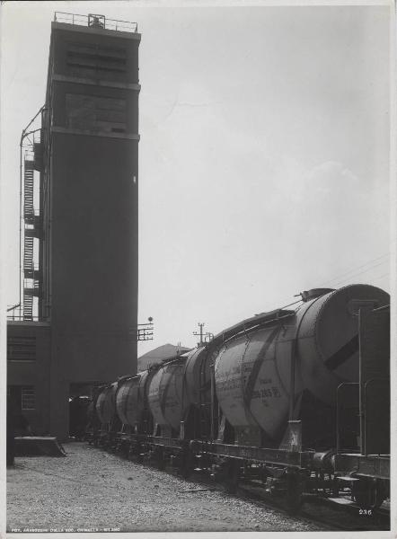 Porto Marghera - INA (Industria nazionale alluminio) - Trasporti ferroviari - Carri tramoggia serie Fg - Trasporto di semi e cereali - Alumina anidra alla rinfusa