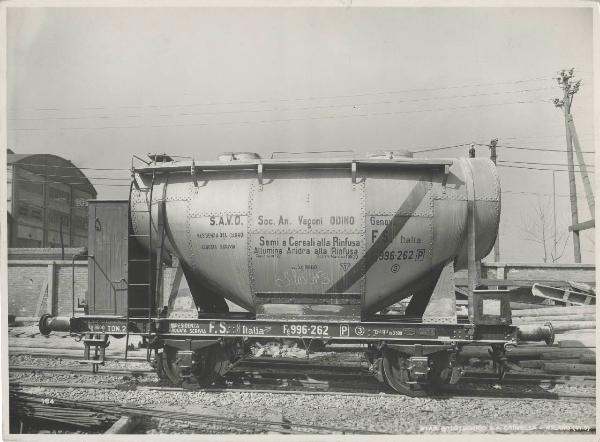 Porto Marghera - INA (Industria nazionale alluminio) - Trasporti ferroviari - Carro tramoggia Fg 996.262 - Società anonima Vagoni Odino (S.A.V.O.) - Trasporto di semi e cereali - Alumina anidra alla rinfusa