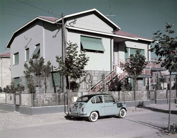 Cesenatico - Villa di Ademaro Maccianti - Fiat 600 - Vernice Ducotone