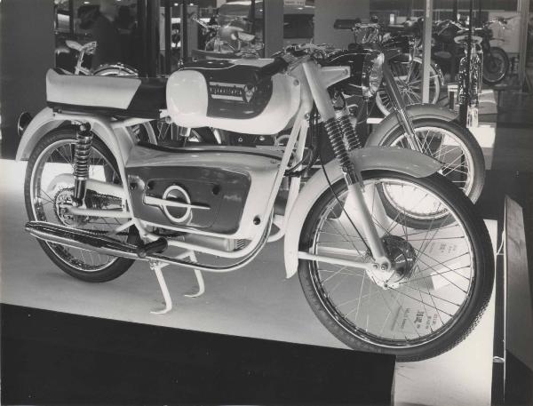 Milano - Fiera del ciclo e motociclo - Gabraster - Ciclomotore Vittoria - Modello Sport 50 G - Motore Gilera