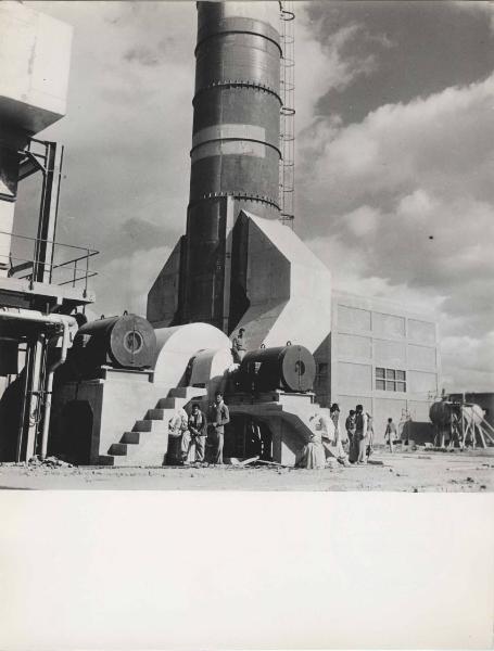 Pakistan - Multan - WAPDA (Water and Power Development Authority) - Centrale termoelettrica - Ventilatori aria e fumi - Camino del generatore a vapore