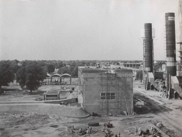 Pakistan - Multan - WAPDA (Water and Power Development Authority) - Centrale termoelettrica - Edificio torri refrigeranti - Canale di adduzione acqua