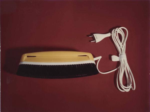 Sala posa - Materie plastiche - Moplen - Spazzola elettrica Elchim modello Personal gialla
