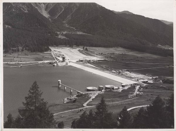 Curon Venosta - Impianto idroelettrico - Lago di Resia - Diga - Sfioratori